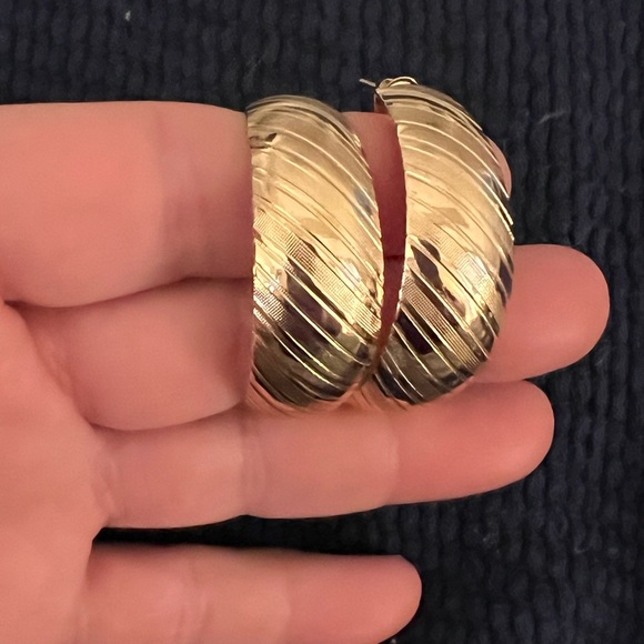 Jewelry - Pinstripe Gold Tone Hoops